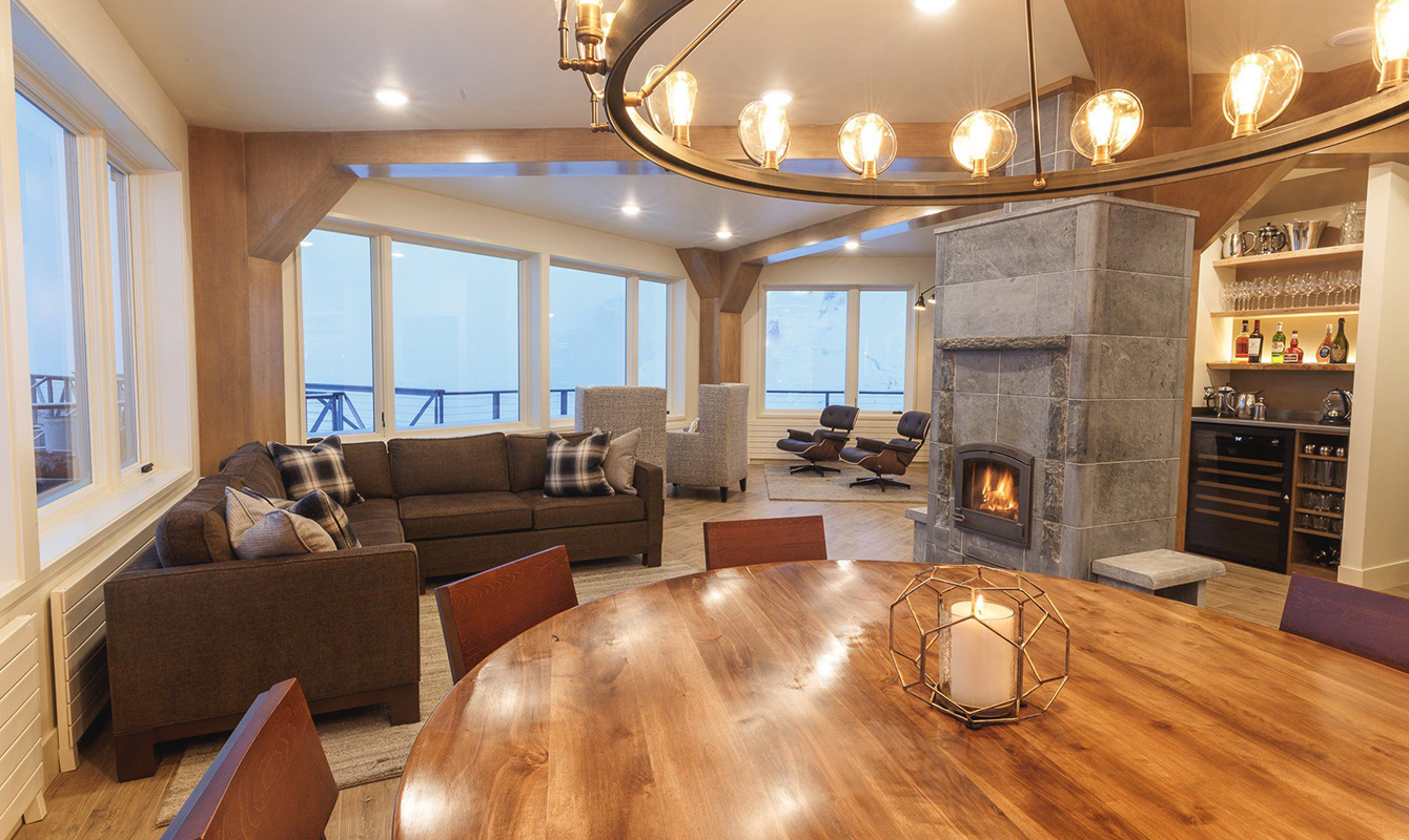 Hotel in Alaskan Glacier @PeakLife